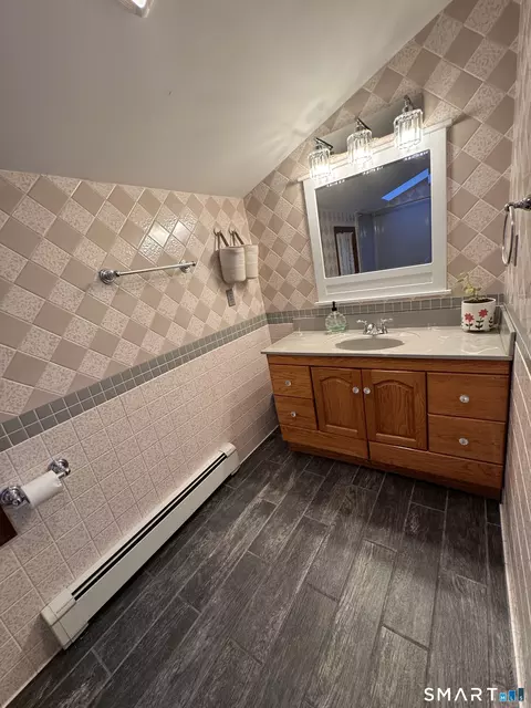Bath - 419 Lathrop Rd, Plainfield, CT 06374 photo 3 of 3