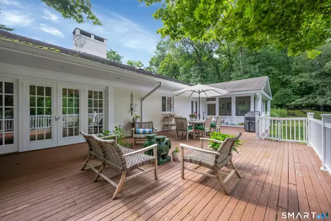 Exterior - 9 Old Forge Rd, Greenwich, CT 06830 photo 3 of 7