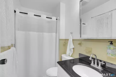 Bath - 41 Elbow Hill Rd, Brookfield, CT 06804 photo 2 of 2