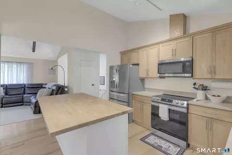 Kitchen - 41 Elbow Hill Rd, Brookfield, CT 06804 photo 1 of 2