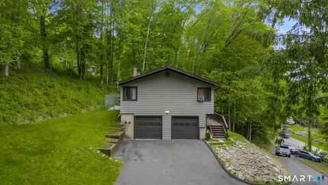 Exterior - 41 Elbow Hill Rd, Brookfield, CT 06804 photo 7 of 8