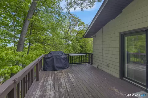 Exterior - 41 Elbow Hill Rd, Brookfield, CT 06804 photo 4 of 8