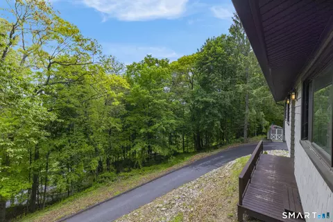 Exterior - 41 Elbow Hill Rd, Brookfield, CT 06804 photo 3 of 8