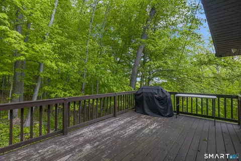 Exterior - 41 Elbow Hill Rd, Brookfield, CT 06804 photo 2 of 8