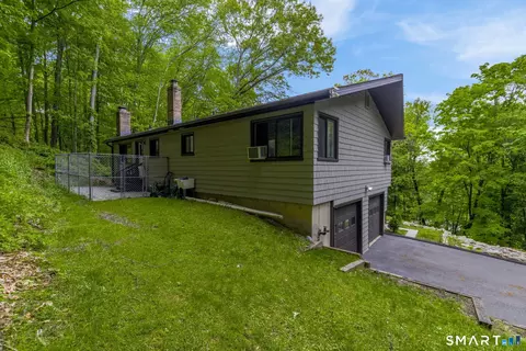 Exterior - 41 Elbow Hill Rd, Brookfield, CT 06804 photo 5 of 8
