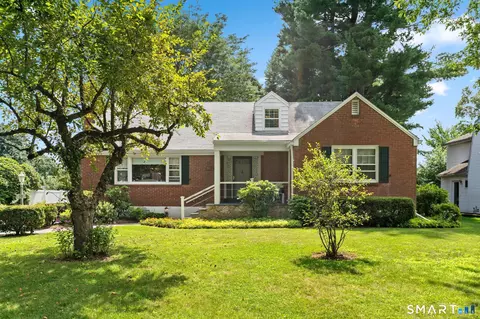 59 Rockledge Dr, West Hartford, CT 06107