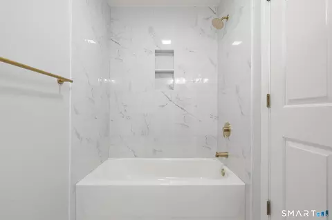 Bath - 468 Main St #319, Niantic, CT 06357 photo 4 of 5