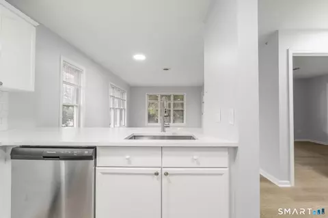 Kitchen - 468 Main St #319, Niantic, CT 06357 photo 3 of 4