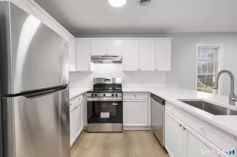 Kitchen - 468 Main St #319, Niantic, CT 06357 photo 1 of 4