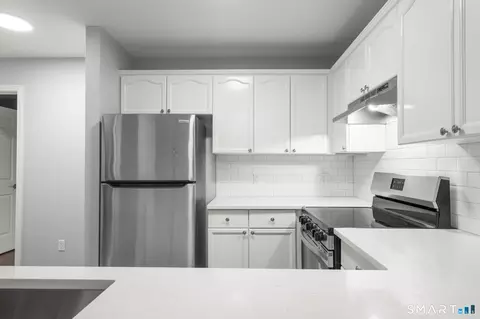 Kitchen - 468 Main St #319, Niantic, CT 06357 photo 2 of 4