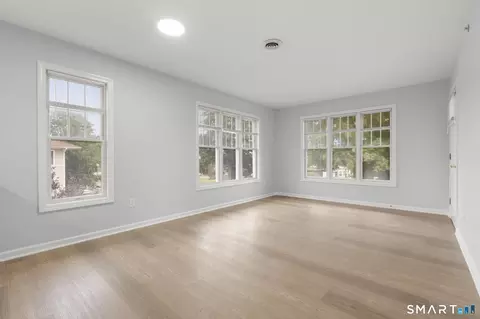 Living - 468 Main St #319, Niantic, CT 06357 photo 2 of 4