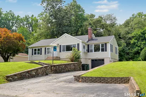 8 Bungay Ter, Seymour, CT 06483
