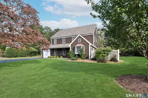28 Brook Rd, Trumbull, CT 06611
