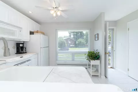 Kitchen - 113 Centerbrook Rd, Hamden, CT 06518 photo 4 of 5