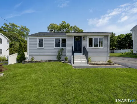 11 Wildwood Dr, East Haven, CT 06512