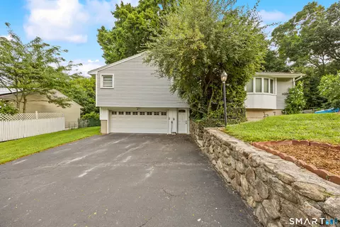123 Windy Dr, Waterbury, CT 06705