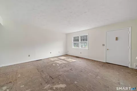 Living - 34 Ebert Dr #60, Bristol, CT 06010 photo 2 of 5