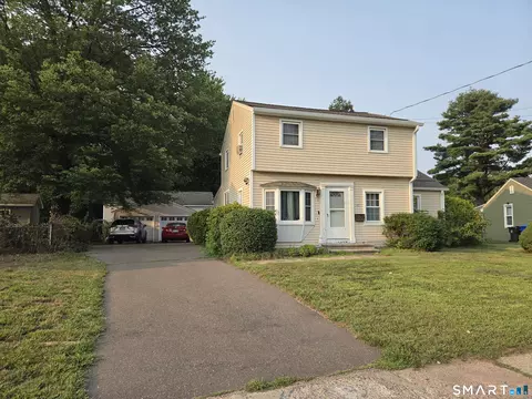 40 Suffolk Dr, East Hartford, CT 06118