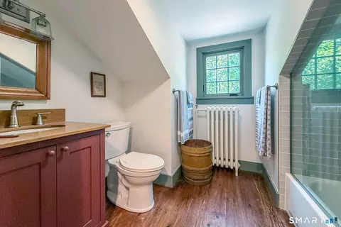 Bath - 38 Old Turnpike Rd, Bantam, CT 06750 photo 2 of 2