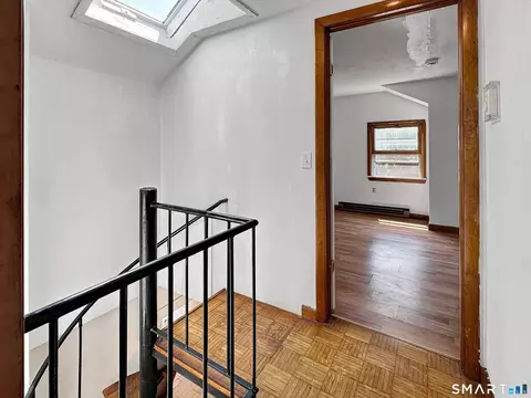 Entry Way - 11 Hunt St, Norwich, CT 06360 photo 3 of 4
