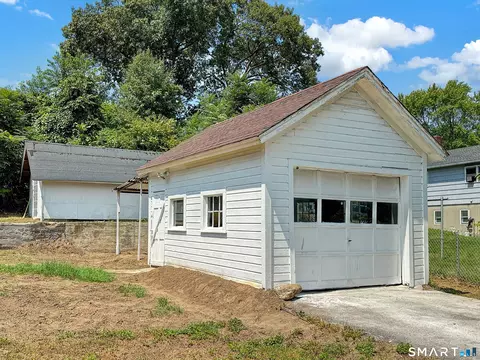 Exterior - 11 Hunt St, Norwich, CT 06360 photo 3 of 6