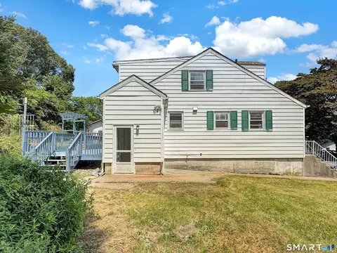 Exterior - 11 Hunt St, Norwich, CT 06360 photo 5 of 6