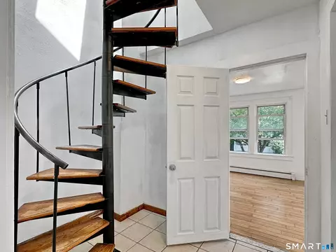 Entry Way - 11 Hunt St, Norwich, CT 06360 photo 2 of 4
