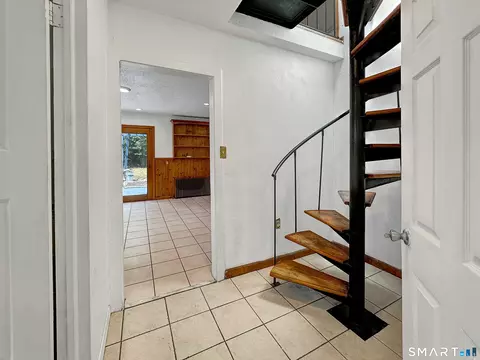 Entry Way - 11 Hunt St, Norwich, CT 06360 photo 1 of 4