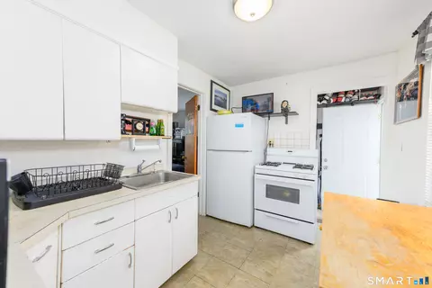 Kitchen - 52 Putnam Ave, Hamden, CT 06517 photo 1 of 4