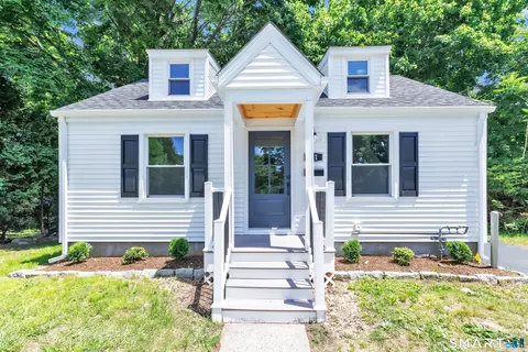 21 Meadow St, Milford, CT 06460