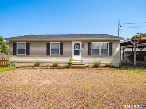 8 W Arch St #8R, Pawcatuck, CT 06379