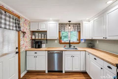 Kitchen - 24 Bailey Ave, Wallingford, CT 06492 photo 2 of 5