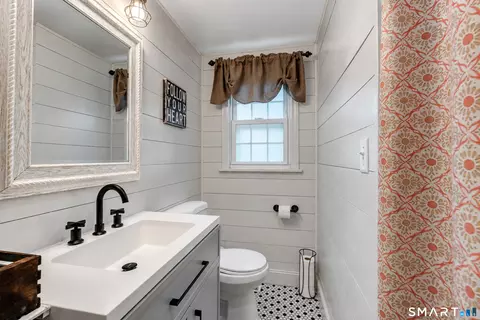 Bath - 24 Bailey Ave, Wallingford, CT 06492 photo 1 of 1