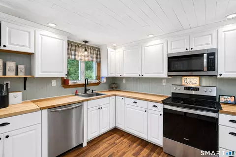 Kitchen - 24 Bailey Ave, Wallingford, CT 06492 photo 1 of 5
