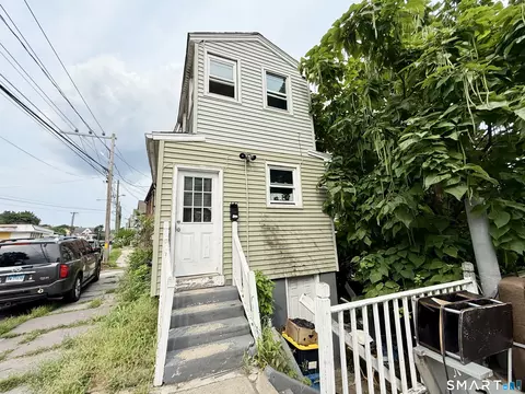 387 Colony St, Meriden, CT 06451
