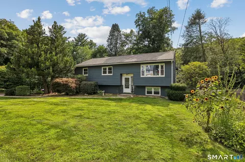 25 Woodbury Dr, Danbury, CT 06811