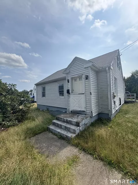 386 Bayonet St, New London, CT 06320