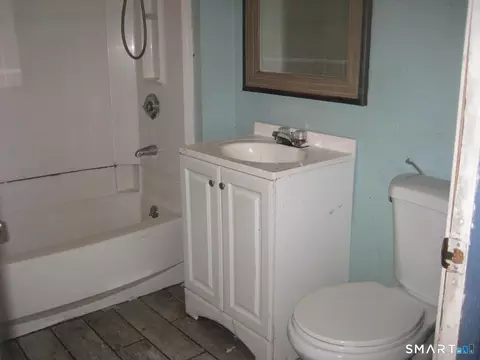 Bath - 46 Meech Rd, Middletown, CT 06457 photo 1 of 1
