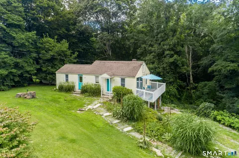 70 Browns Ln, Old Lyme, CT 06371