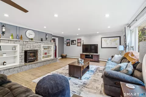 Living - 25 Provost Ln, Killingly, CT 06241 photo 3 of 4