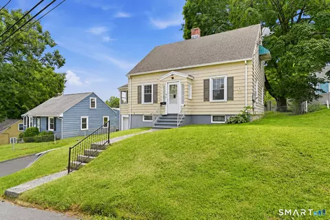 34 Corona Dr, Waterbury, CT 06708