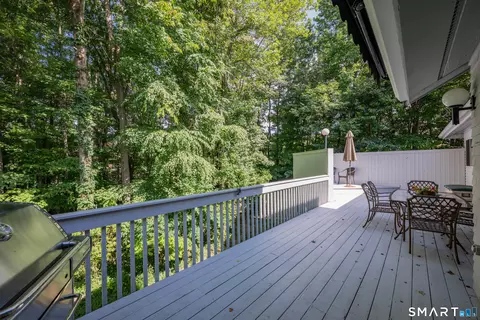Exterior - 154 Suncrest Ct, Torrington, CT 06790 photo 5 of 7