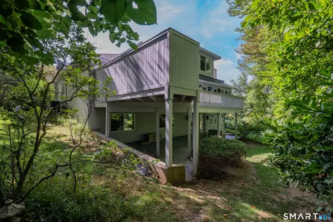 Exterior - 154 Suncrest Ct, Torrington, CT 06790 photo 7 of 7