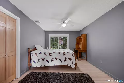 Bedroom - 154 Suncrest Ct, Torrington, CT 06790 photo 4 of 7