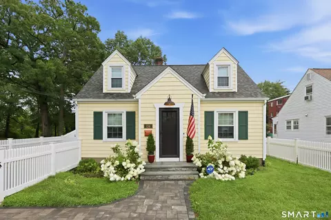 134 Oakwood Ave, West Hartford, CT 06119
