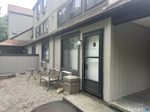 10 Pineview Dr #D, Branford, CT 06405