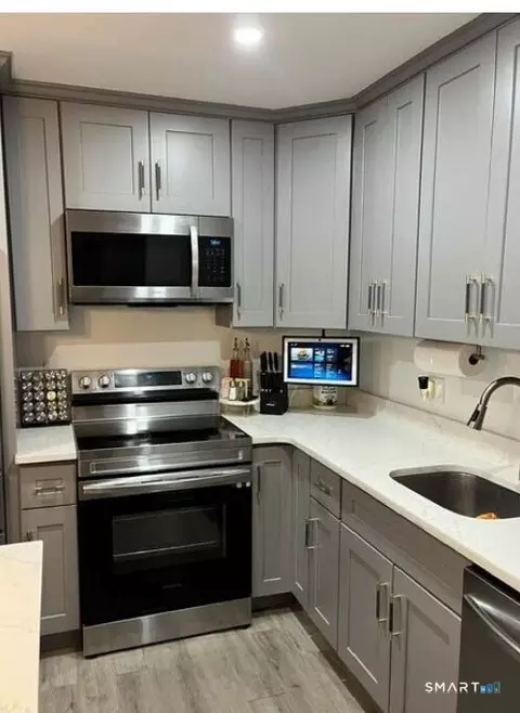 30 Stevens St #211, Bridgeport, CT 06606