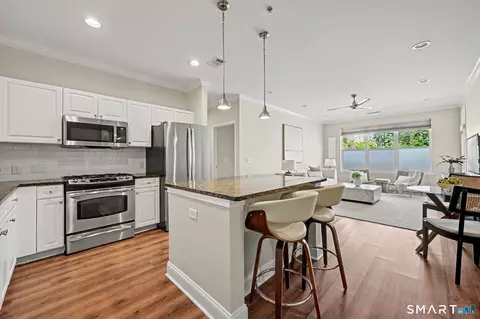 850 E Main St #202, Stamford, CT 06902