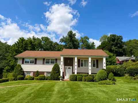 8 Pinewood Shrs, Sherman, CT 06784