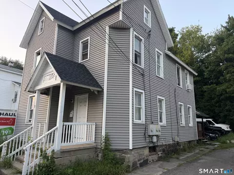 31 Maple Ave, Danbury, CT 06810